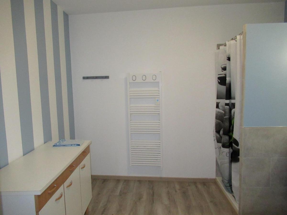 Le Gite Des Fresques Saint-Savin  Esterno foto